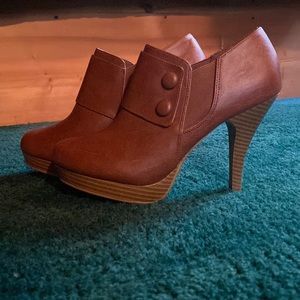 Fioni ankle booties